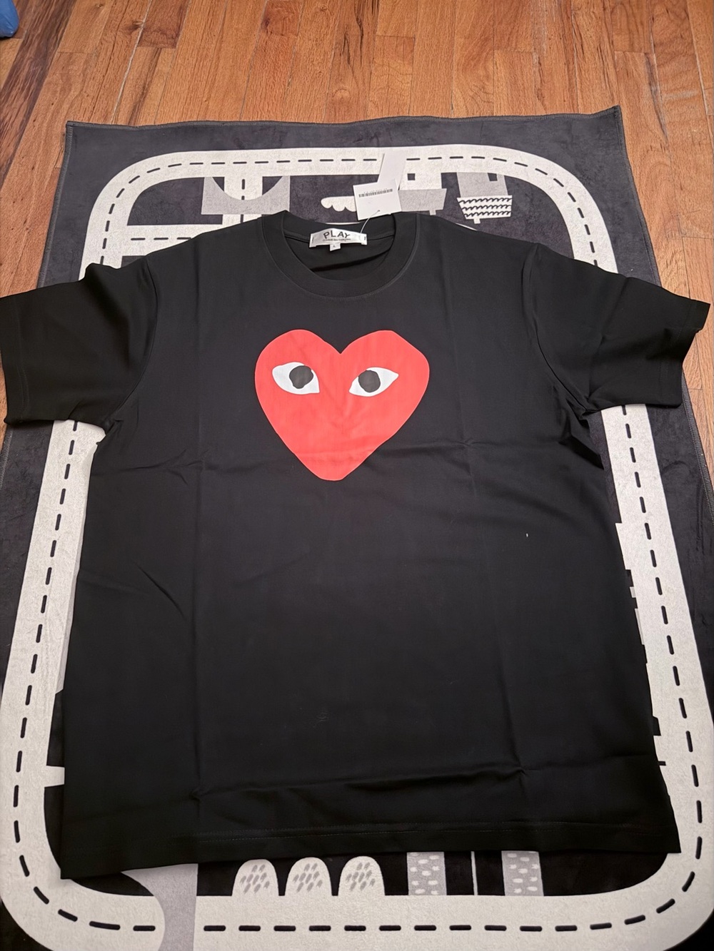 Comme des Garcons PLAY Big Red Heart Eyes T-Shirt Black Size L NWT CDG